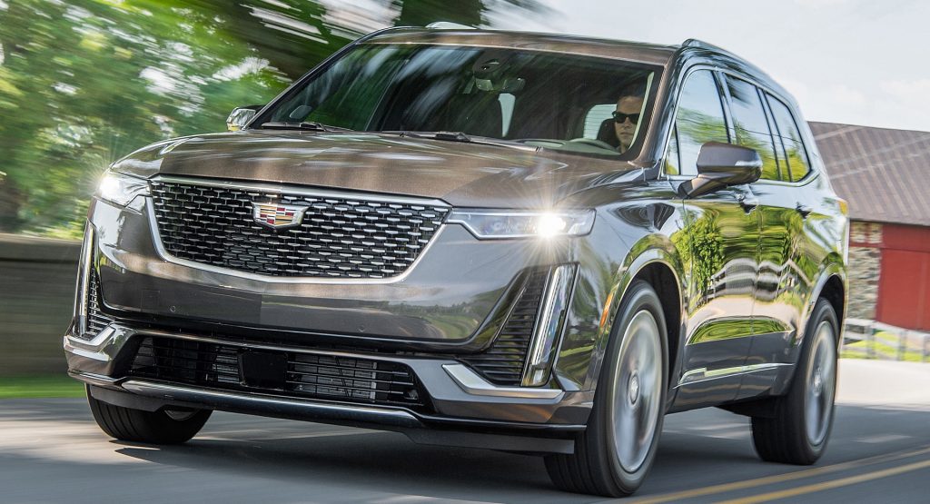 2021 Cadillac XT6 driving down Stuart FL city road.