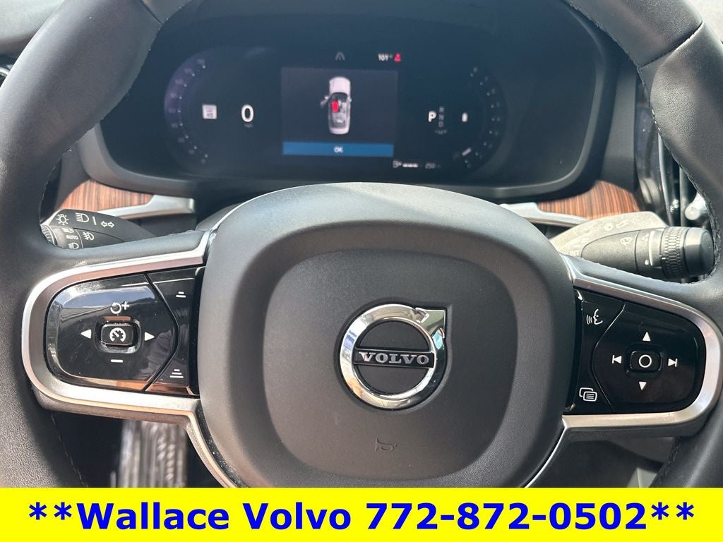 2023 Volvo S60 B5 Plus Dark Theme