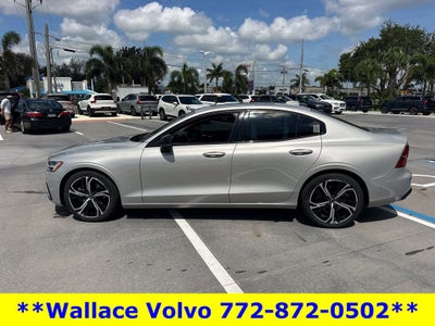 2023 Volvo S60 B5 Plus Dark Theme