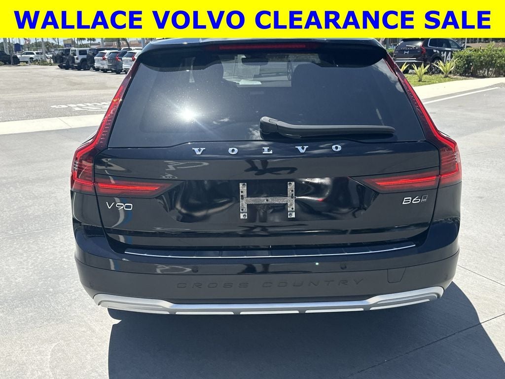 2023 Volvo V90 Cross Country B6
