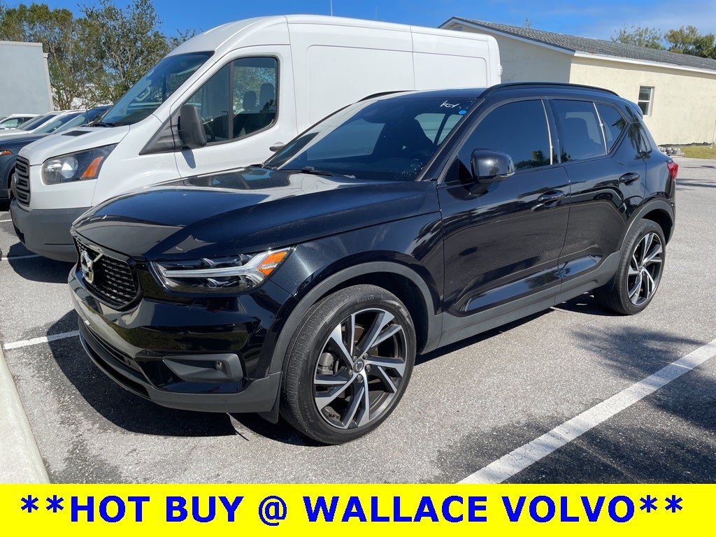 2022 Volvo XC40 R-Design