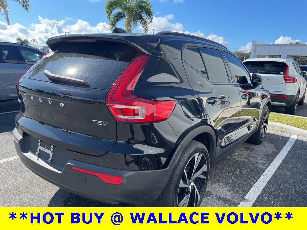 2022 Volvo XC40 R-Design