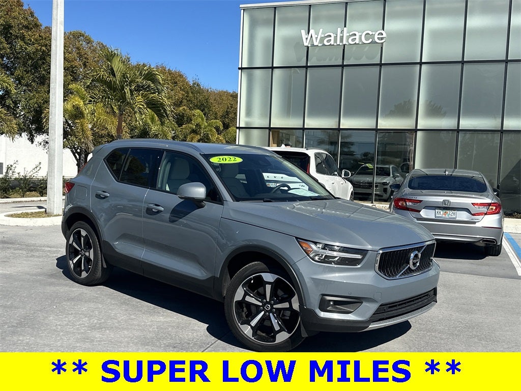2022 Volvo XC40 Momentum