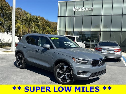 2022 Volvo XC40 Momentum