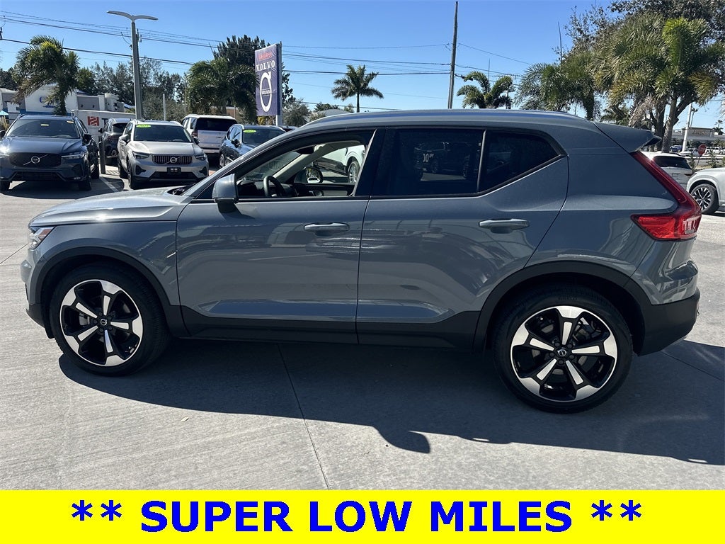 2022 Volvo XC40 Momentum