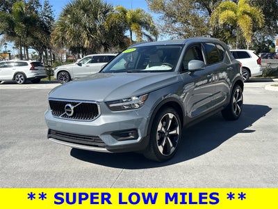 2022 Volvo XC40 Momentum