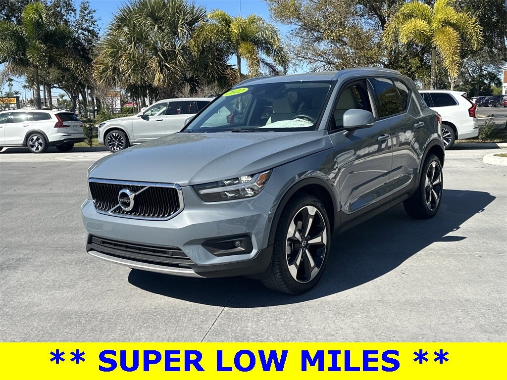 2022 Volvo XC40 Momentum