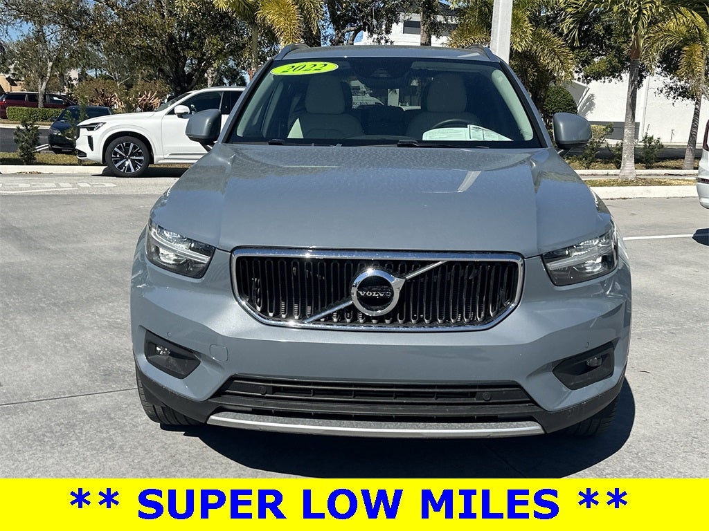 2022 Volvo XC40 Momentum