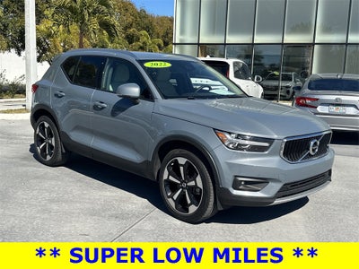 2022 Volvo XC40 Momentum