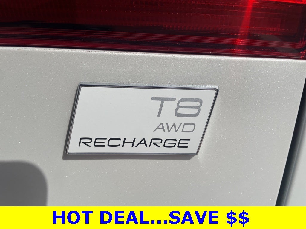 2023 Volvo XC60 Recharge Plug-In Hybrid T8 Plus Dark Theme