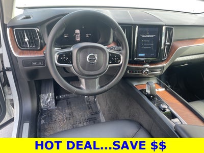 2023 Volvo XC60 Recharge Plug-In Hybrid T8 Plus Dark Theme