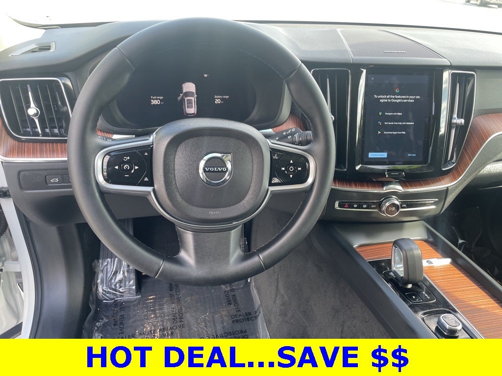 2023 Volvo XC60 Recharge Plug-In Hybrid T8 Plus Dark Theme