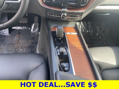 2023 Volvo XC60 Recharge Plug-In Hybrid T8 Plus Dark Theme