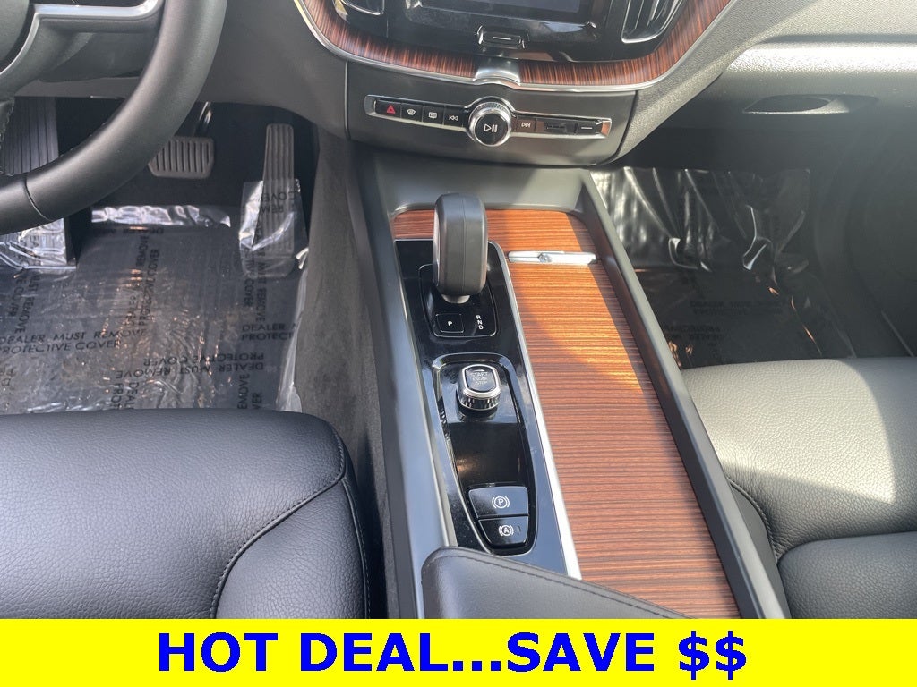 2023 Volvo XC60 Recharge Plug-In Hybrid T8 Plus Dark Theme