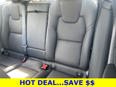 2023 Volvo XC60 Recharge Plug-In Hybrid T8 Plus Dark Theme