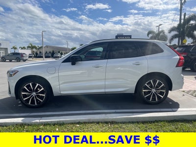 2023 Volvo XC60 Recharge Plug-In Hybrid T8 Plus Dark Theme