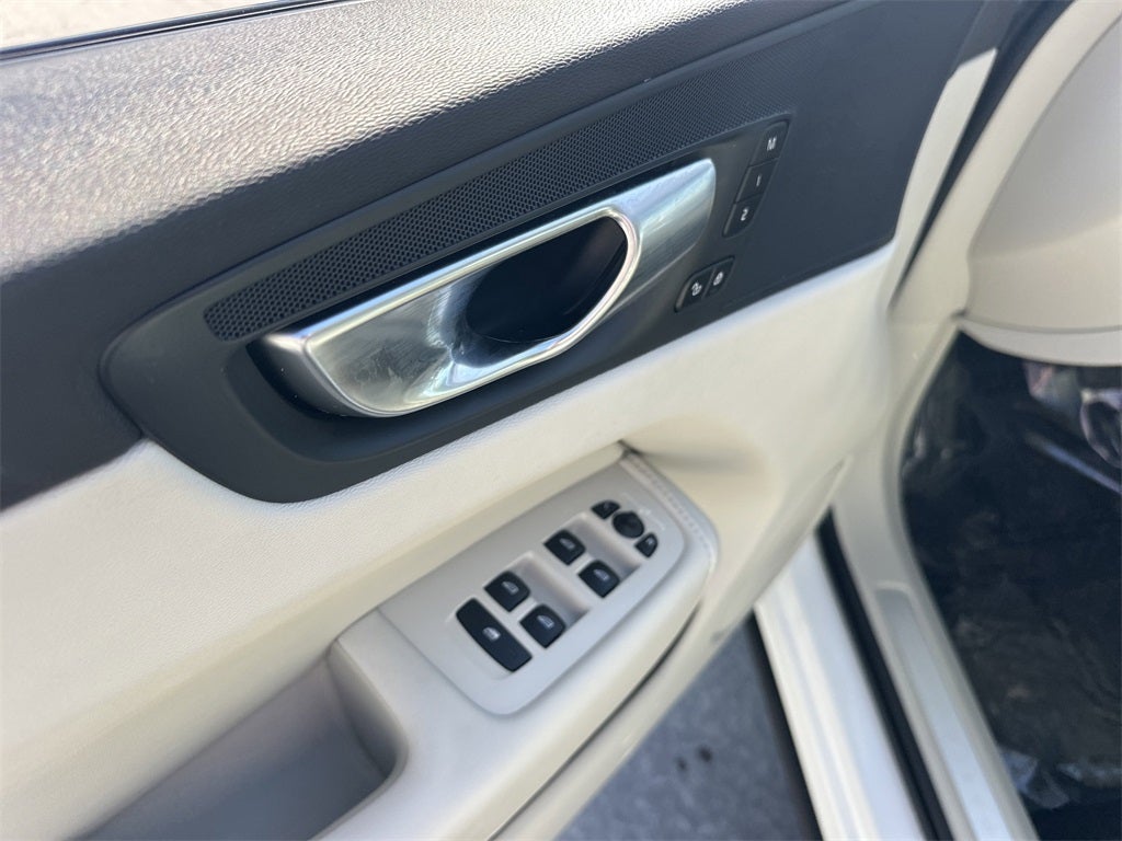 2024 Volvo XC60 B5 Core