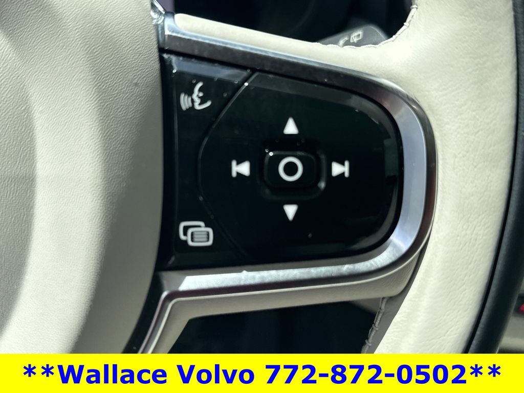 2024 Volvo XC60 B5 Plus Dark Theme