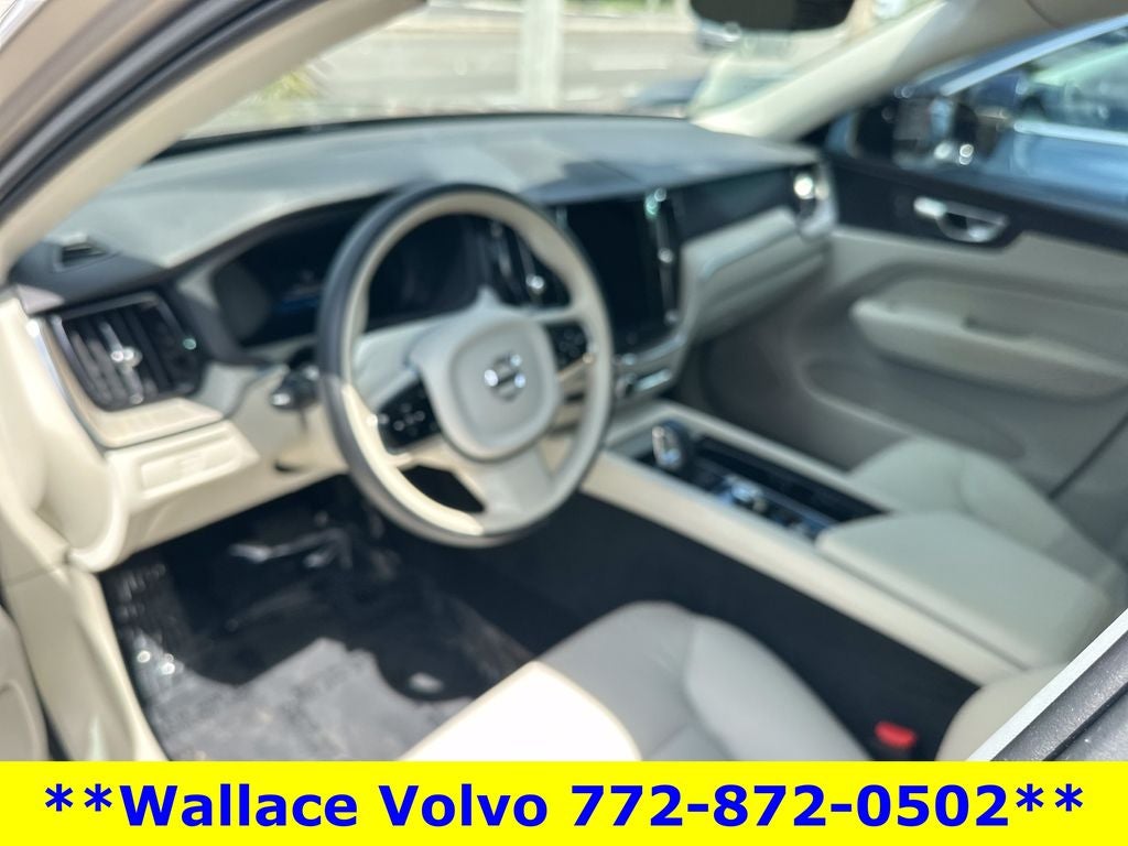 2024 Volvo XC60 B5 Plus Dark Theme