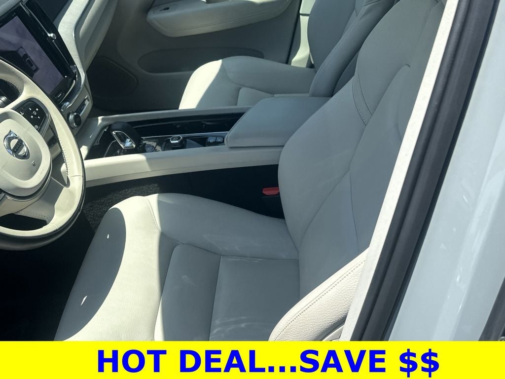 2024 Volvo XC60 B5 Plus Dark Theme