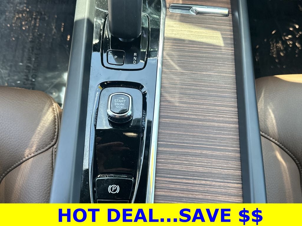 2023 Volvo XC60 B5 Plus Dark Theme