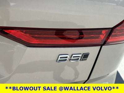 2024 Volvo XC60 B5 Ultimate Dark Theme