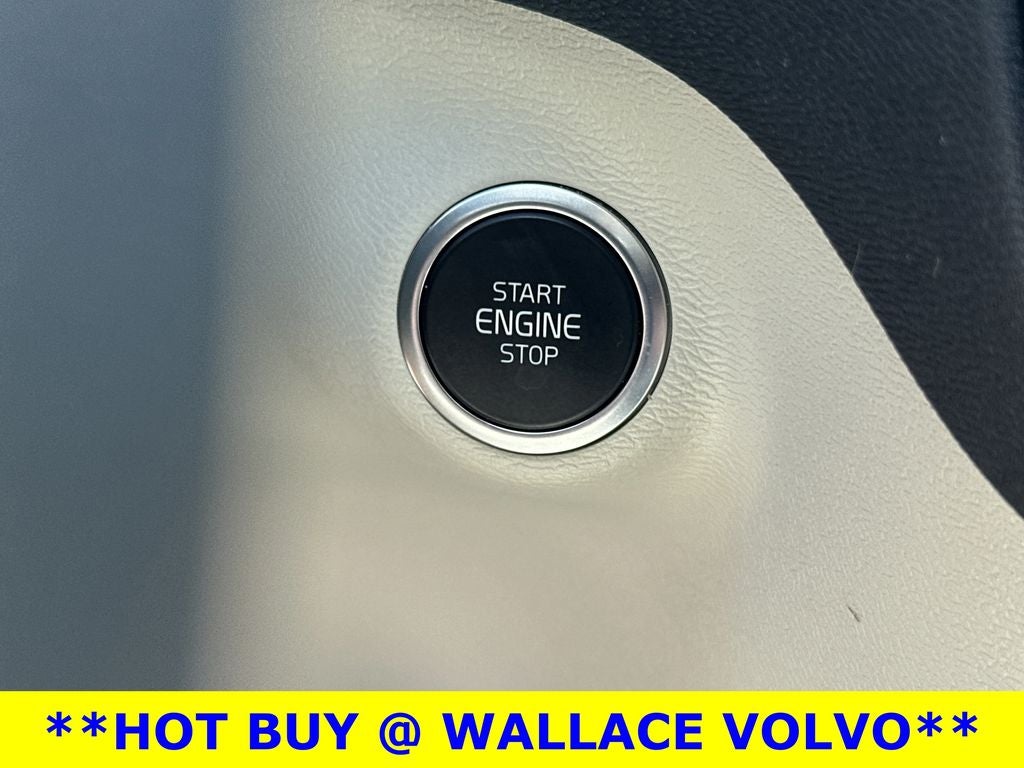 2024 Volvo XC40 B5 Plus Bright Theme