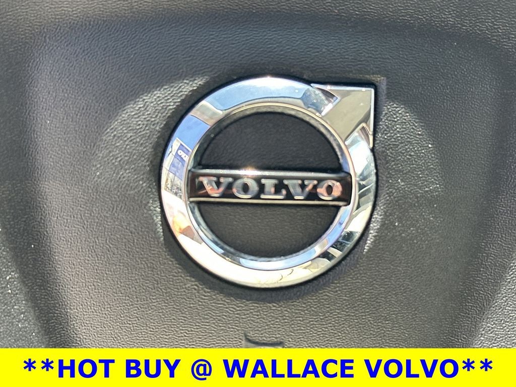 2024 Volvo XC40 B5 Plus Bright Theme