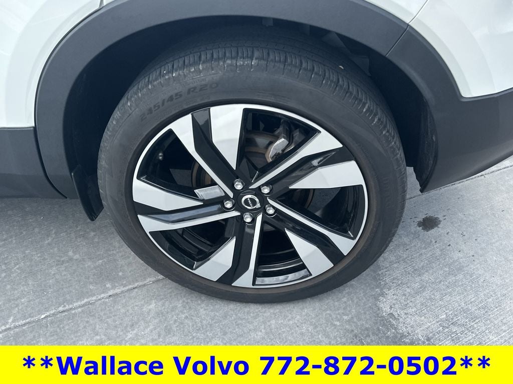 2023 Volvo XC40 B5 Plus Bright Theme