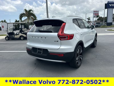2023 Volvo XC40 B5 Plus Bright Theme