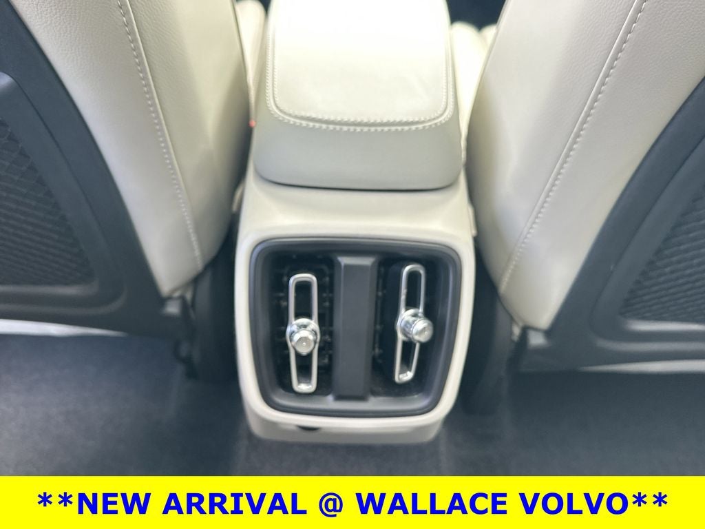 2023 Volvo XC40 B5 Plus Bright Theme