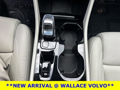 2023 Volvo XC40 B5 Plus Bright Theme