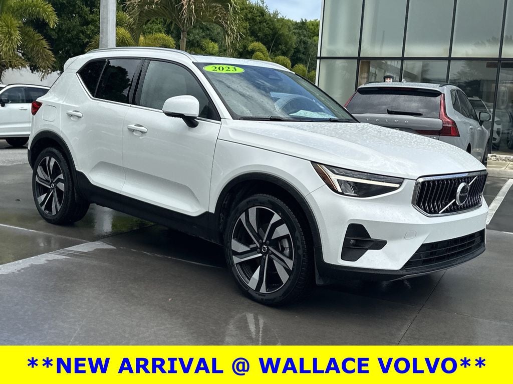 2023 Volvo XC40 B5 Plus Bright Theme