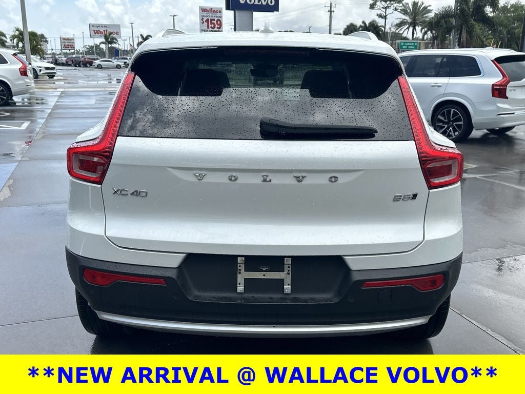 2023 Volvo XC40 B5 Plus Bright Theme