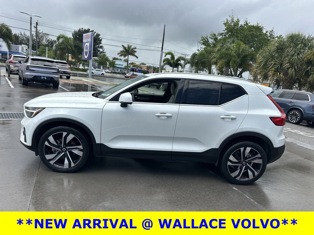 2023 Volvo XC40 B5 Plus Bright Theme