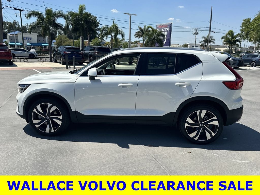 2023 Volvo XC40 B5 Plus Bright Theme