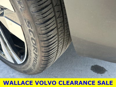 2023 Volvo XC40 B5 Plus Bright Theme