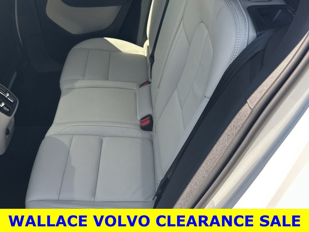 2023 Volvo XC40 B5 Plus Bright Theme