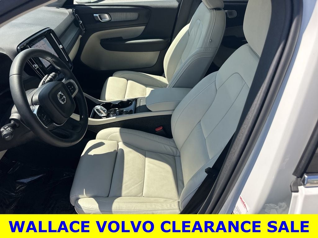 2023 Volvo XC40 B5 Plus Bright Theme