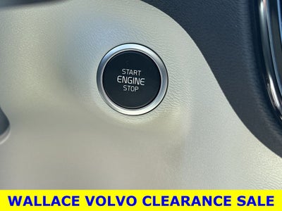 2023 Volvo XC40 B5 Plus Bright Theme
