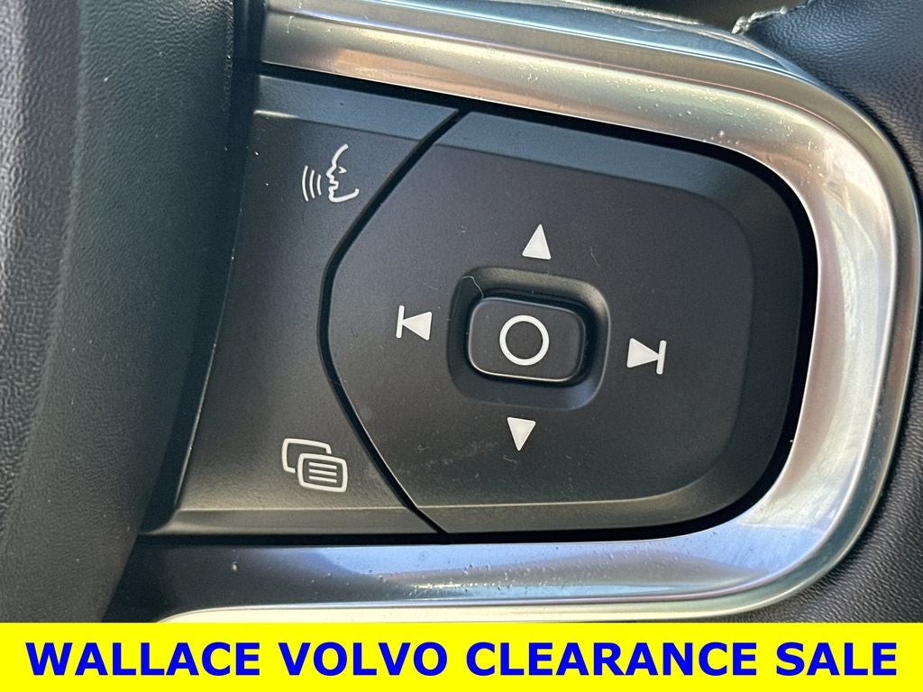 2023 Volvo XC40 B5 Plus Bright Theme