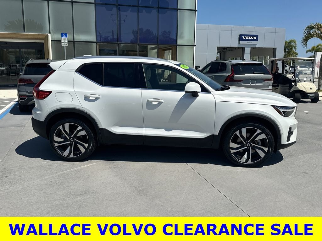 2023 Volvo XC40 B5 Plus Bright Theme
