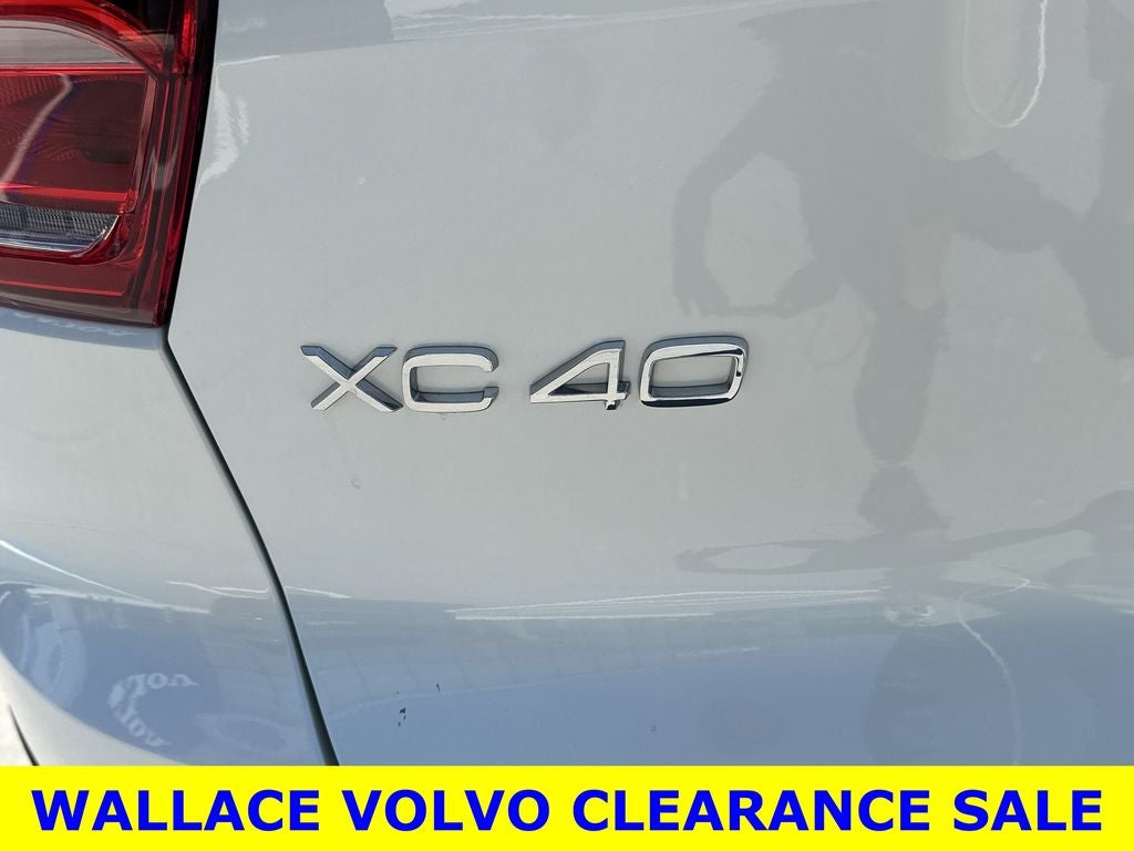 2023 Volvo XC40 B5 Plus Bright Theme