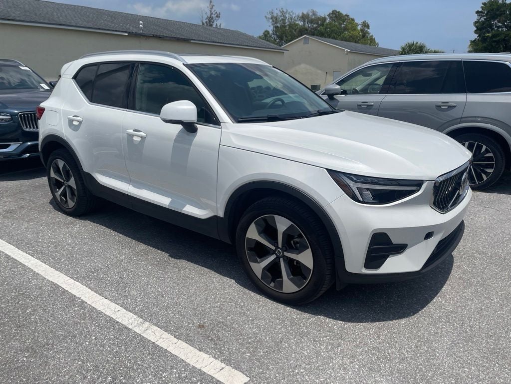 2025 Volvo XC40 B5 Core