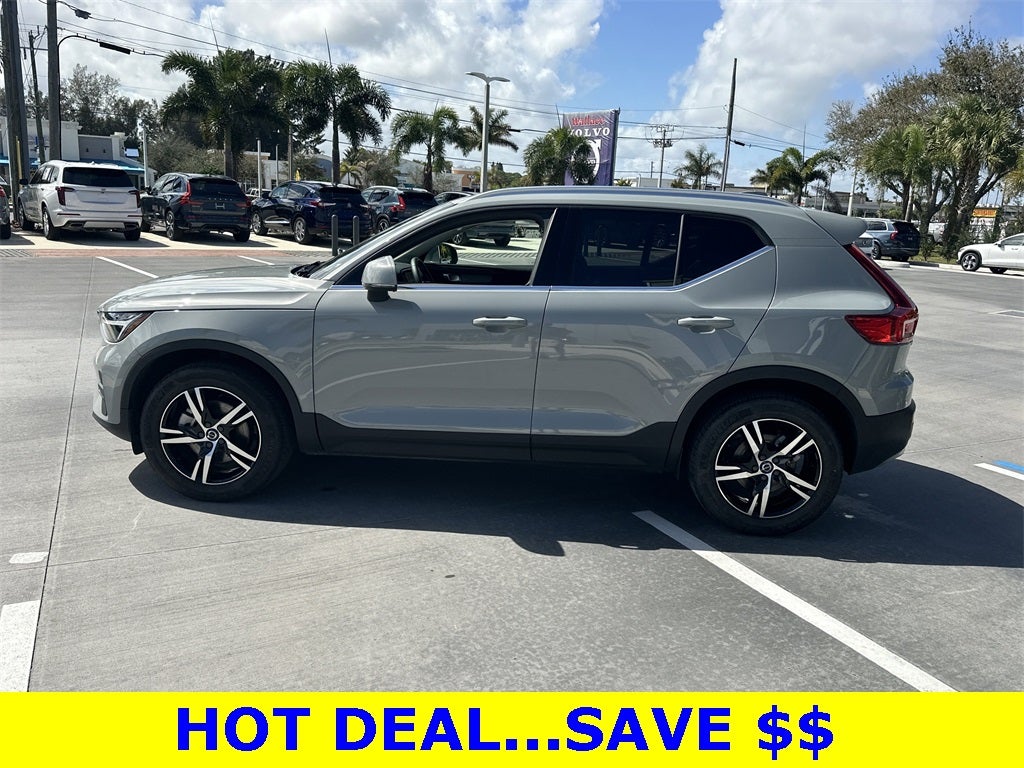 2025 Volvo XC40 B5 Core