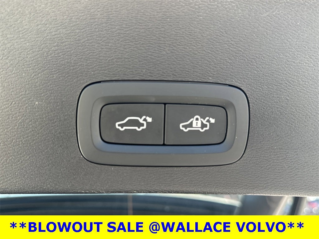 2025 Volvo XC40 B5 Core