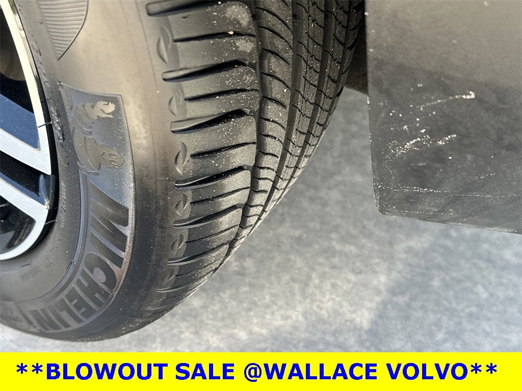 2025 Volvo XC40 B5 Core