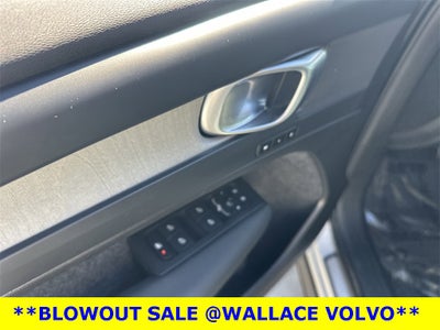 2025 Volvo XC40 B5 Core