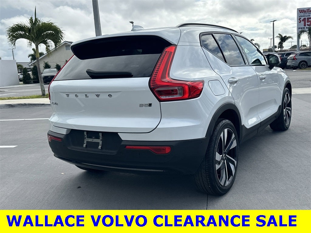 2024 Volvo XC40 B5 Plus Dark Theme
