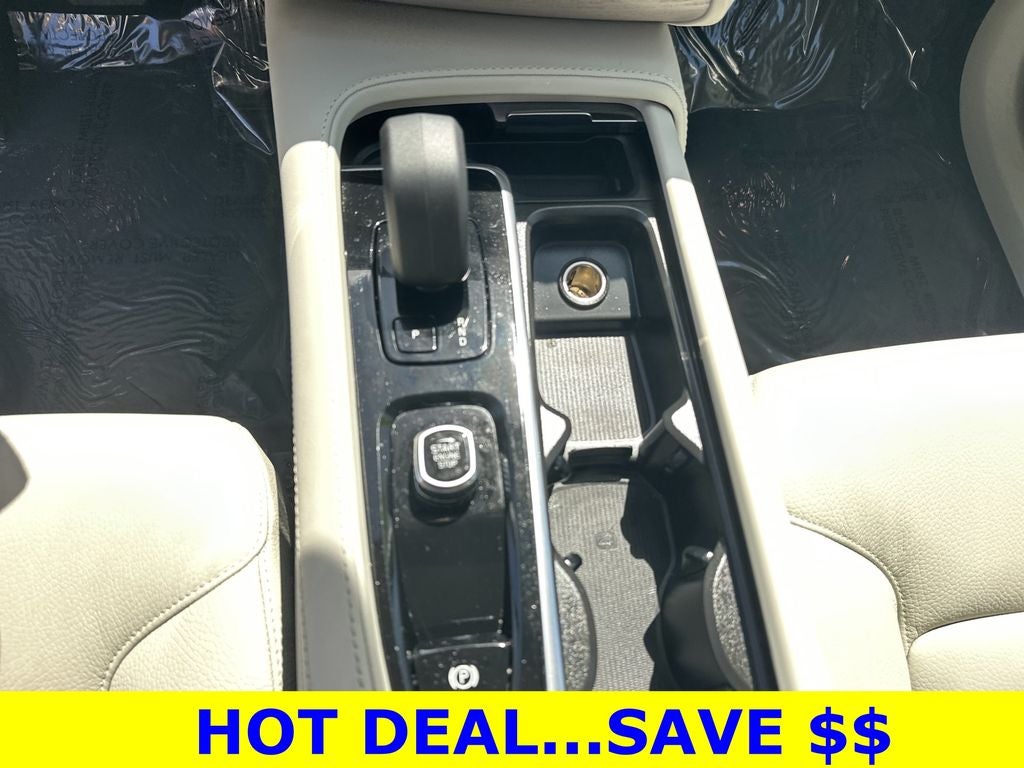 2025 Volvo XC90 B5 Plus